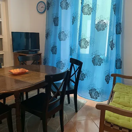 House And In Πανσιόν